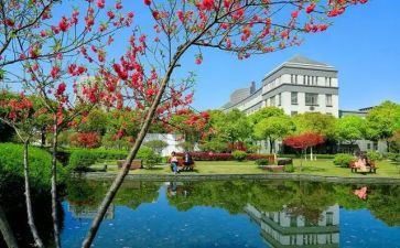 大二学生年度鉴定表自我鉴定8篇