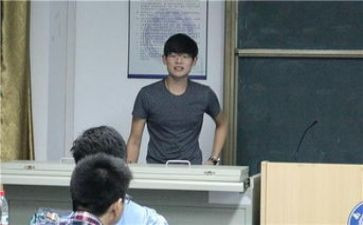 大学班长月总结报告6篇