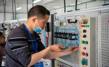 电工月总结报告7篇