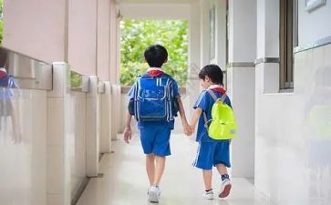 我放学路上作文8篇