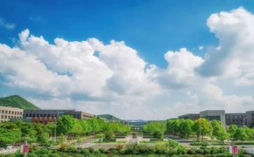 高校教师自我鉴定7篇