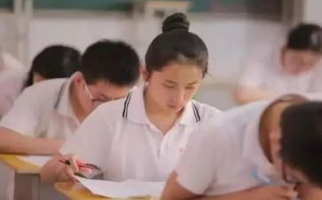 高中老师的述职报告8篇