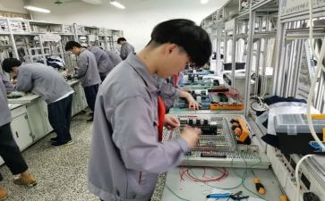 技校中专自我鉴定6篇
