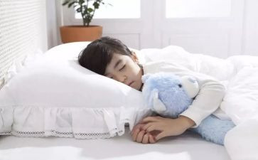 小班安全《睡觉安全》教案8篇