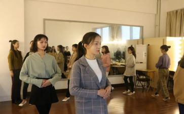 初中开学校会讲话稿7篇